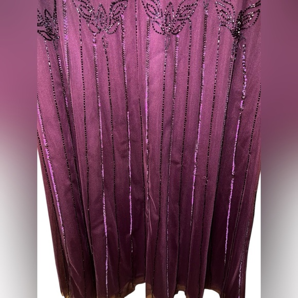 Adrianna Papell Beaded Burgundy Short-Sleeve Gown – Size 10 Petite - Picture 5 of 6